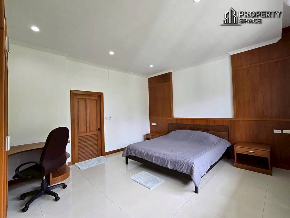 Mediterranean Style 5 Bedroom Pool Villa In East Pattaya For Sale And Rent Image 32