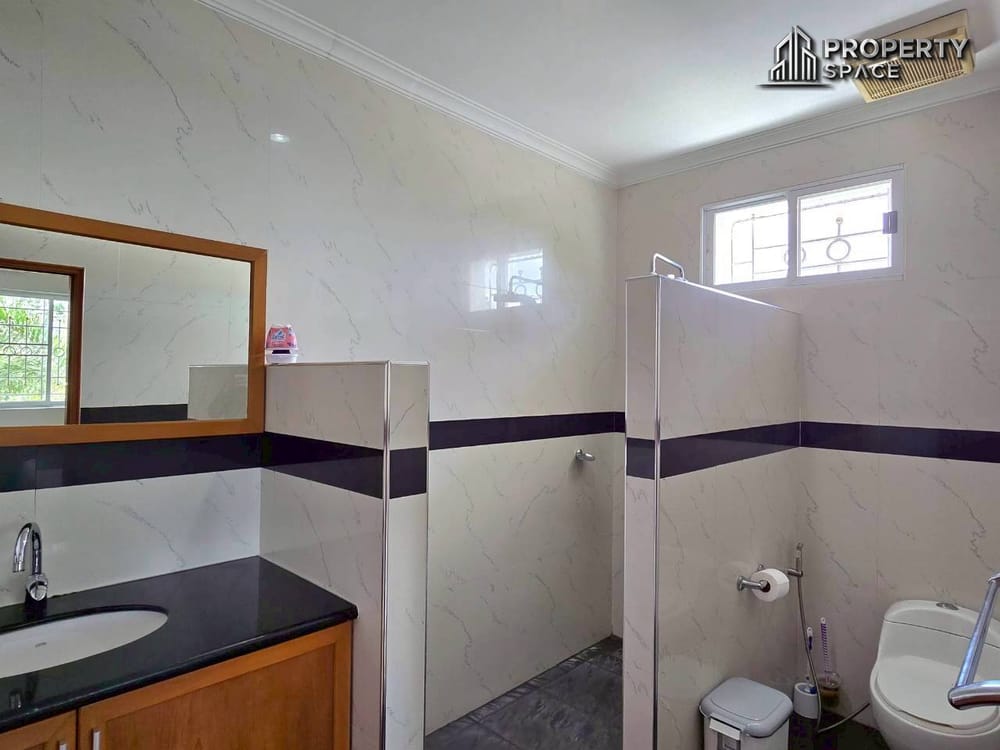 Mediterranean Style 5 Bedroom Pool Villa In East Pattaya For Sale And Rent Image 35