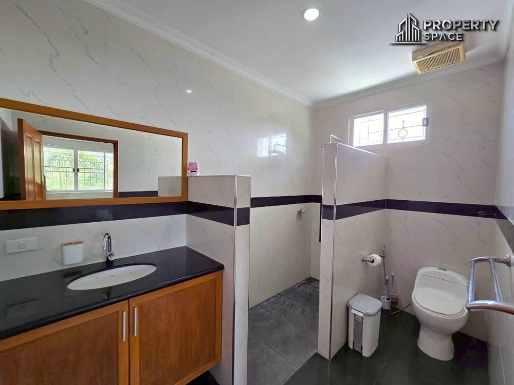 Mediterranean Style 5 Bedroom Pool Villa In East Pattaya For Sale And Rent Image 36