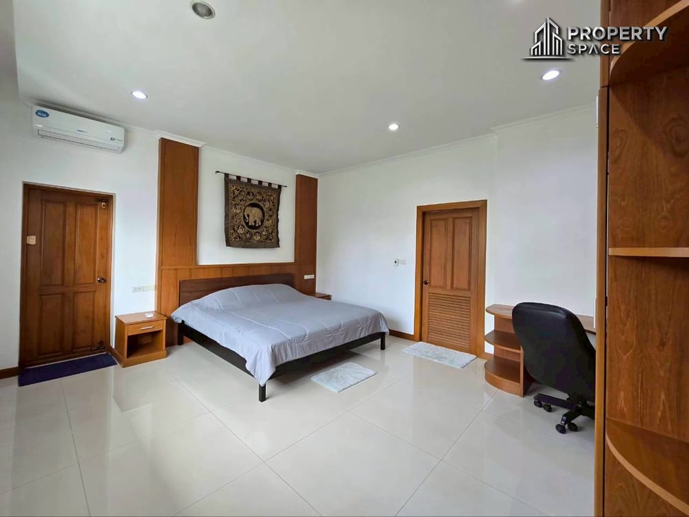 Mediterranean Style 5 Bedroom Pool Villa In East Pattaya For Sale And Rent Image 39