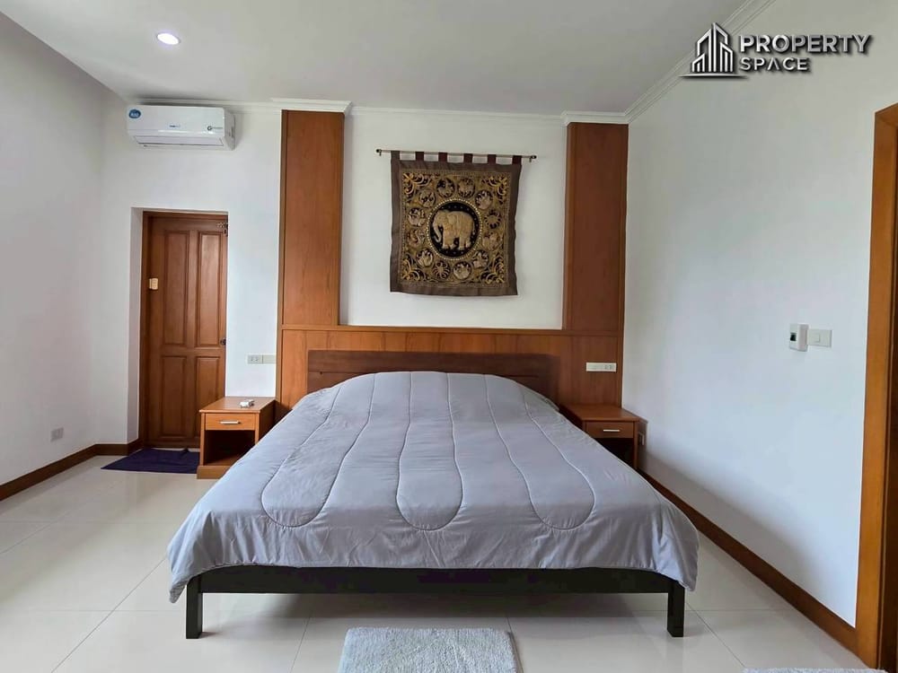 Mediterranean Style 5 Bedroom Pool Villa In East Pattaya For Sale And Rent Image 40