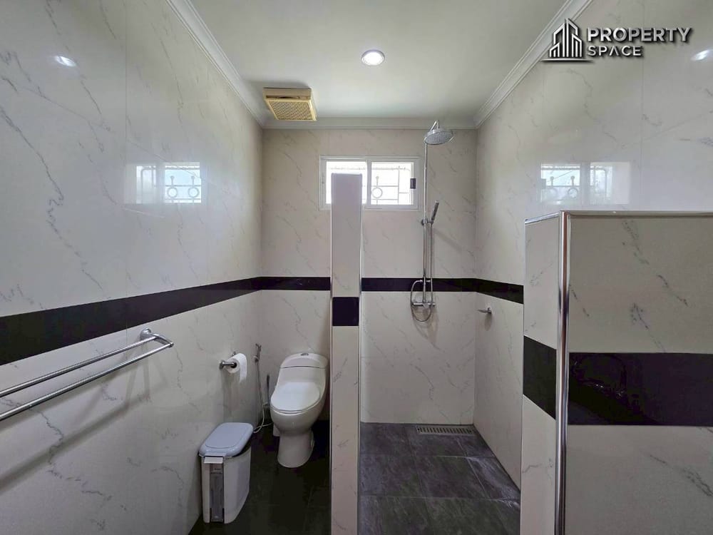 Mediterranean Style 5 Bedroom Pool Villa In East Pattaya For Sale And Rent Image 42