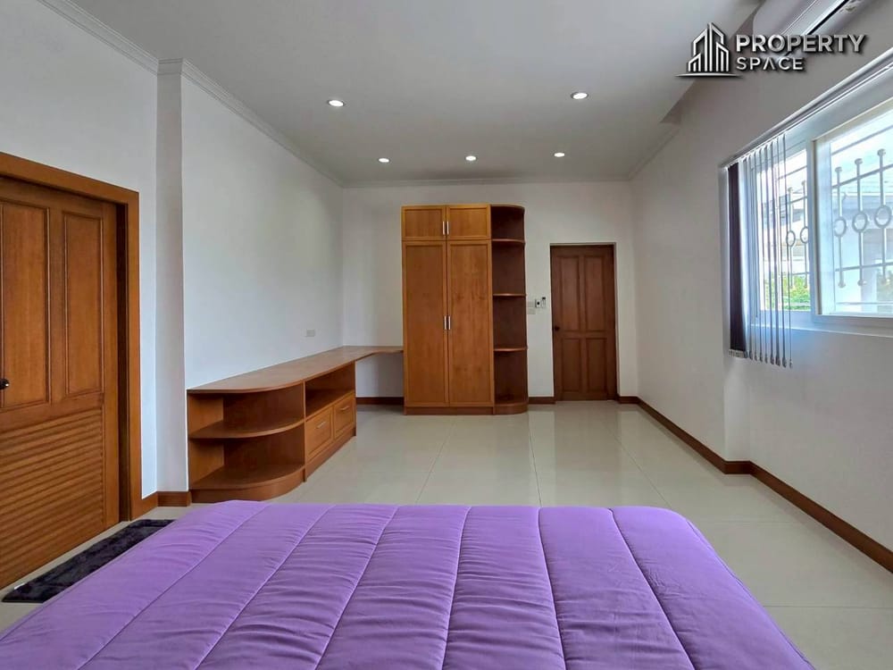 Mediterranean Style 5 Bedroom Pool Villa In East Pattaya For Sale And Rent Image 51