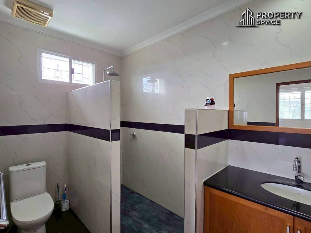 Mediterranean Style 5 Bedroom Pool Villa In East Pattaya For Sale And Rent Image 52