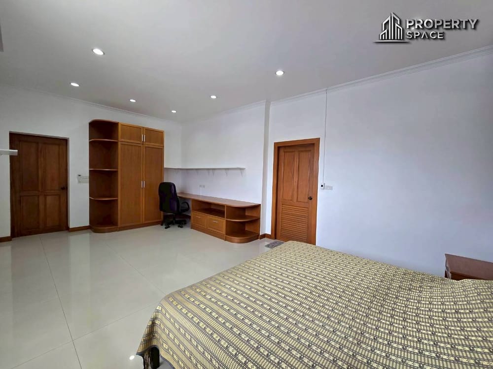 Mediterranean Style 5 Bedroom Pool Villa In East Pattaya For Sale And Rent Image 56