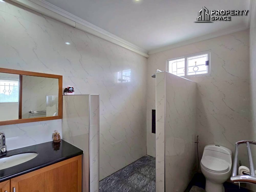 Mediterranean Style 5 Bedroom Pool Villa In East Pattaya For Sale And Rent Image 59