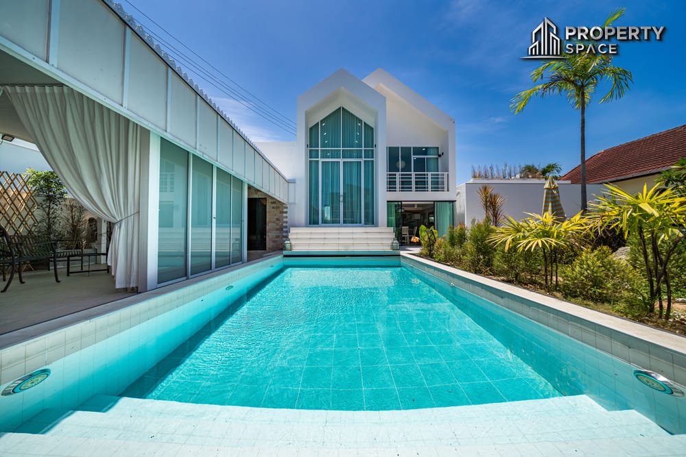 4 Bedroom Pool Villa In Natheekarn Park View Pattaya For Sale  Image 3