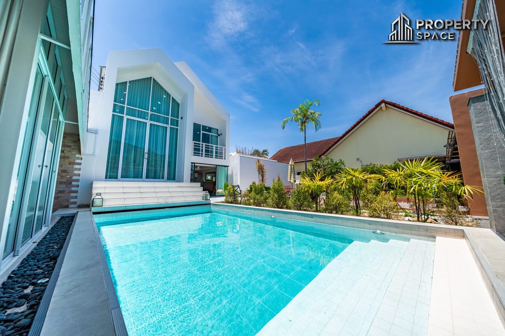 4 Bedroom Pool Villa In Natheekarn Park View Pattaya For Sale  Image 1