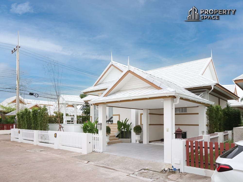 Thai Modern Style 3 Bedroom Pool Villa in Amorn Village Pattaya For Sale Image 3