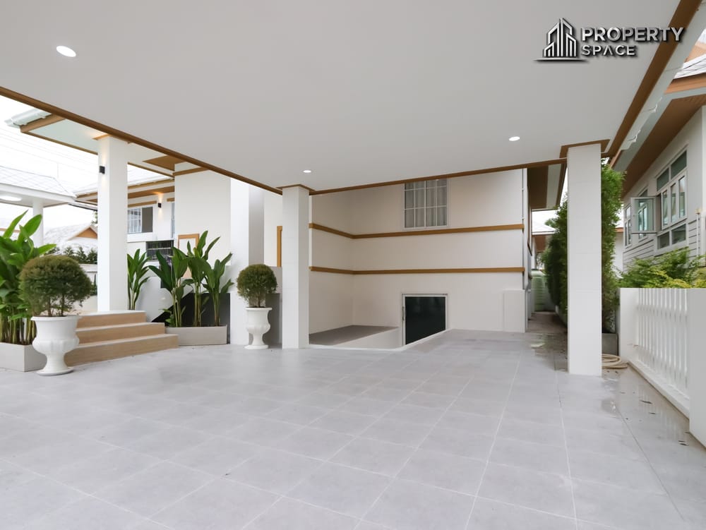 Thai Modern Style 3 Bedroom Pool Villa in Amorn Village Pattaya For Sale Image 21