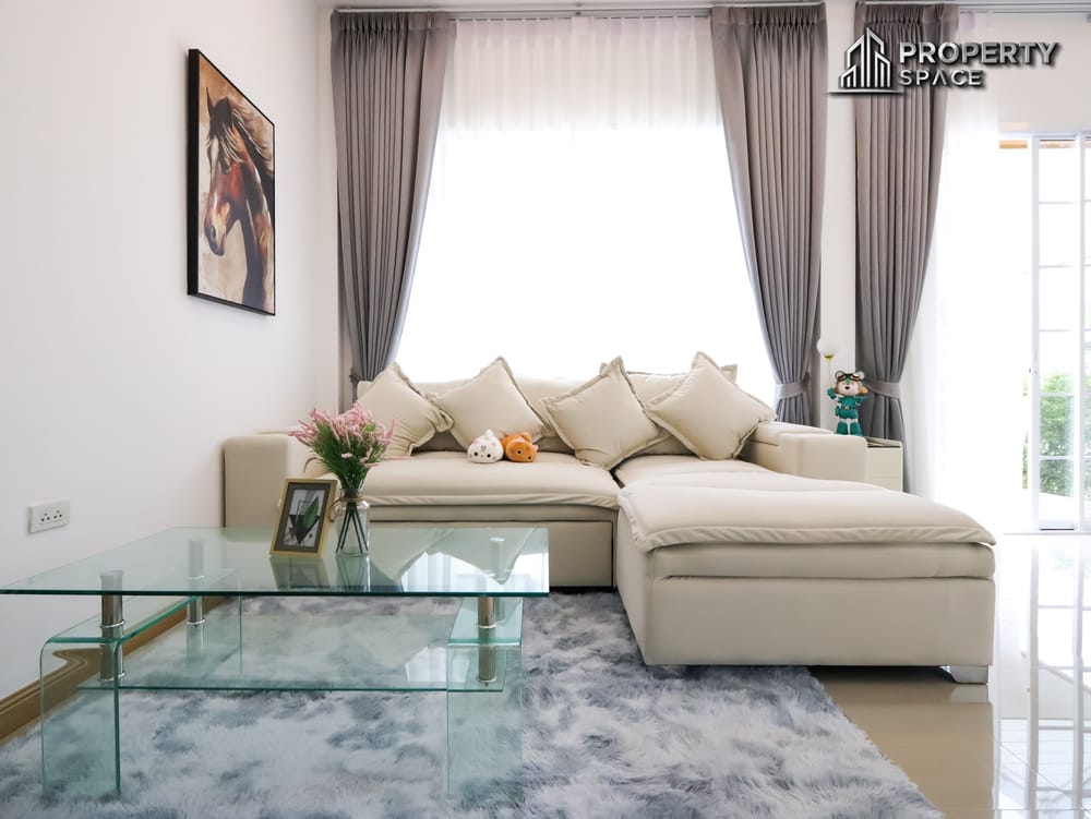 Thai Modern Style 3 Bedroom Pool Villa in Amorn Village Pattaya For Sale Image 10