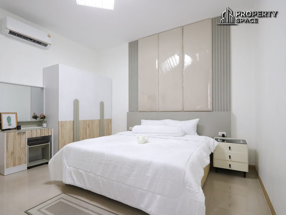 Thai Modern Style 3 Bedroom Pool Villa in Amorn Village Pattaya For Sale Image 15