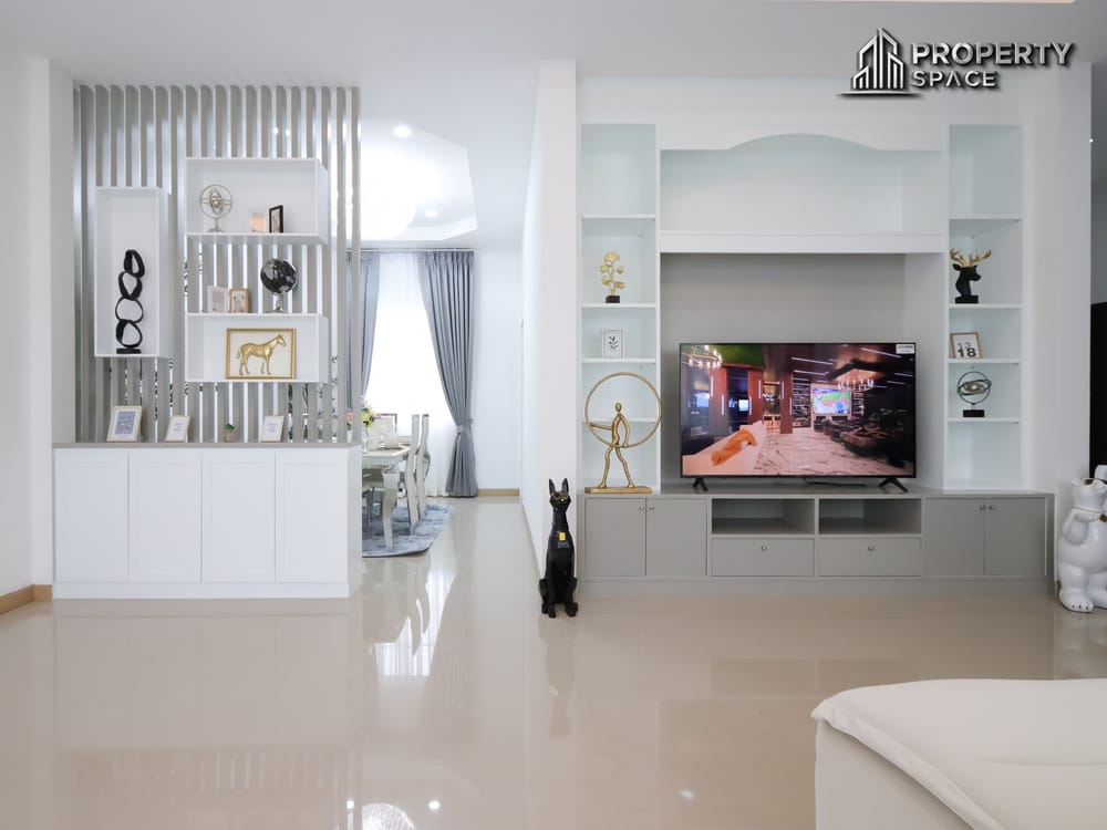 Thai Modern Style 3 Bedroom Pool Villa in Amorn Village Pattaya For Sale Image 7