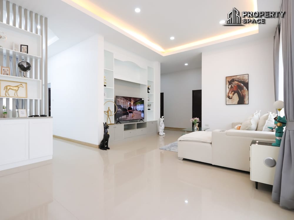 Thai Modern Style 3 Bedroom Pool Villa in Amorn Village Pattaya For Sale Image 8