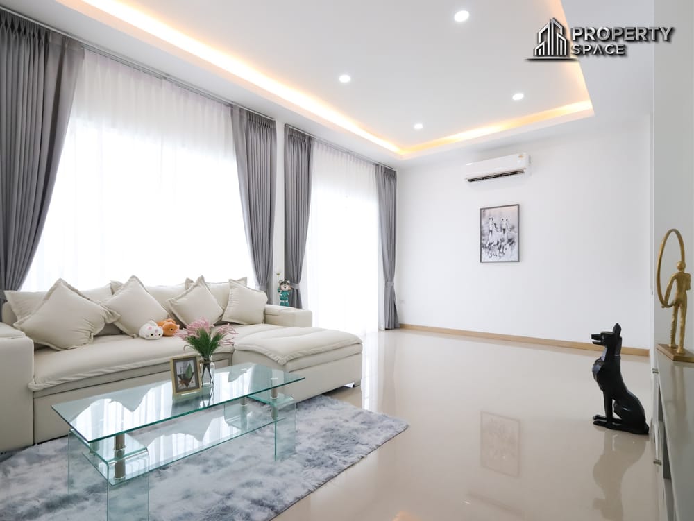 Thai Modern Style 3 Bedroom Pool Villa in Amorn Village Pattaya For Sale Image 11