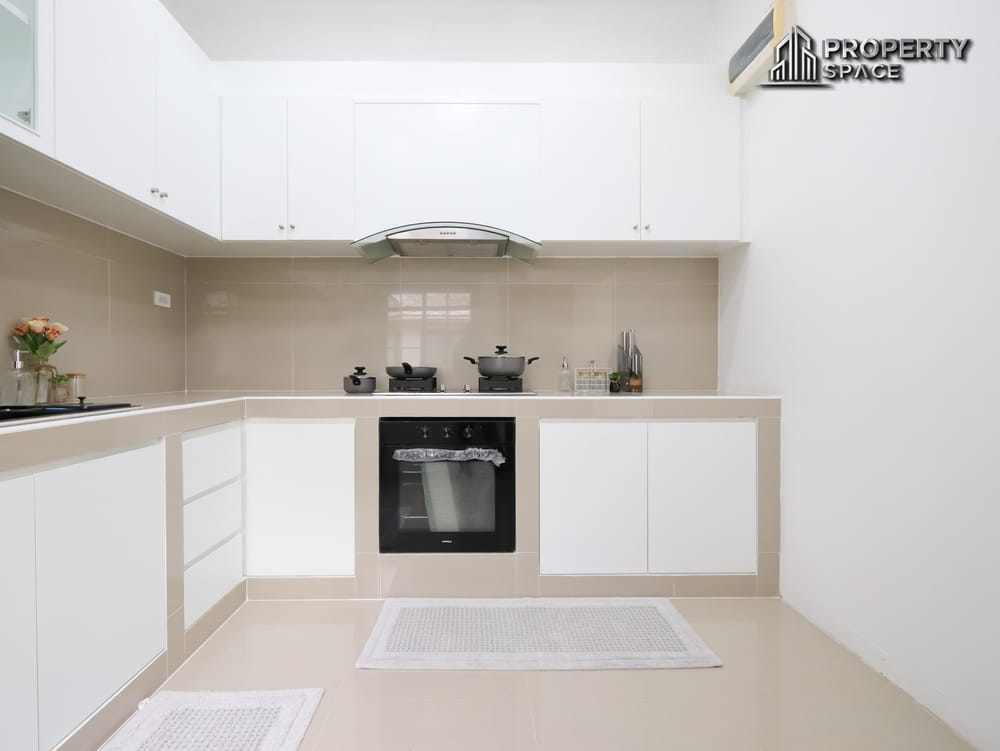 Thai Modern Style 3 Bedroom Pool Villa in Amorn Village Pattaya For Sale Image 13