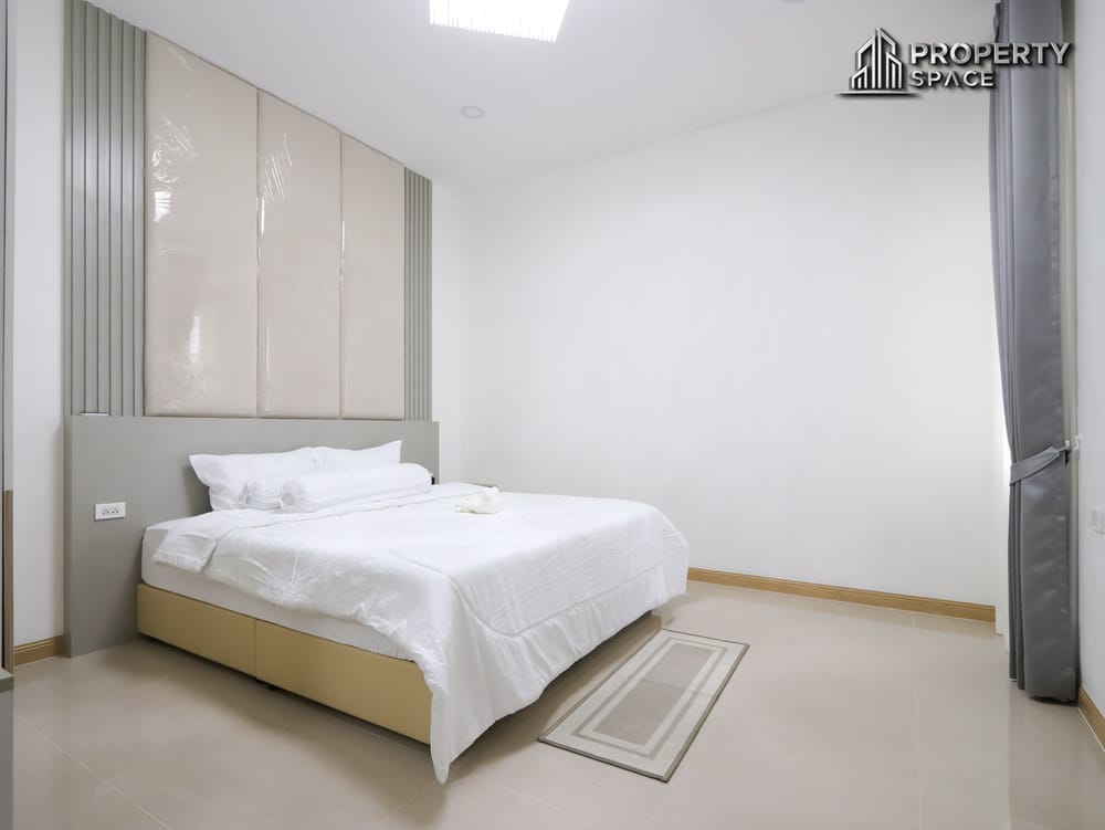Thai Modern Style 3 Bedroom Pool Villa in Amorn Village Pattaya For Sale Image 16