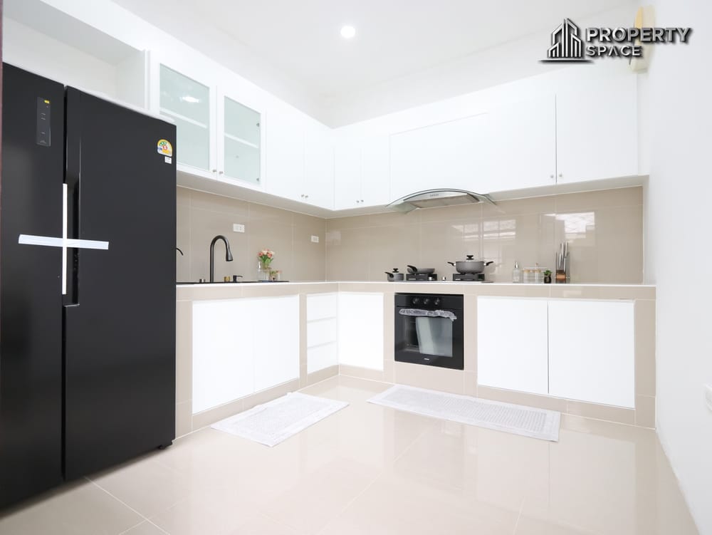 Thai Modern Style 3 Bedroom Pool Villa in Amorn Village Pattaya For Sale Image 14
