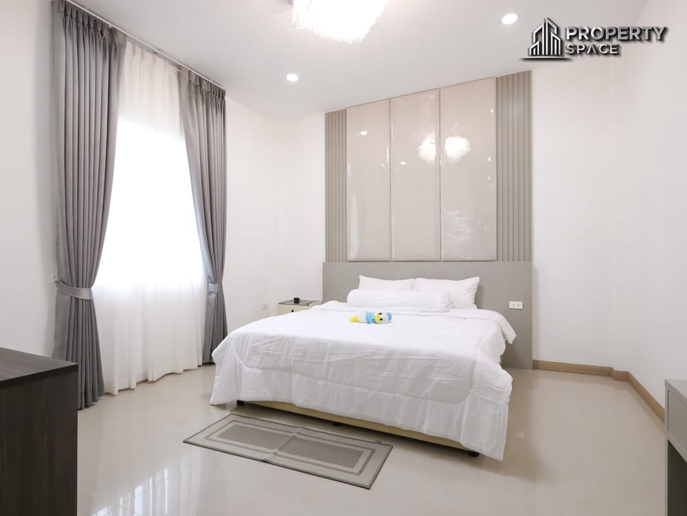 Thai Modern Style 3 Bedroom Pool Villa in Amorn Village Pattaya For Sale Image 17