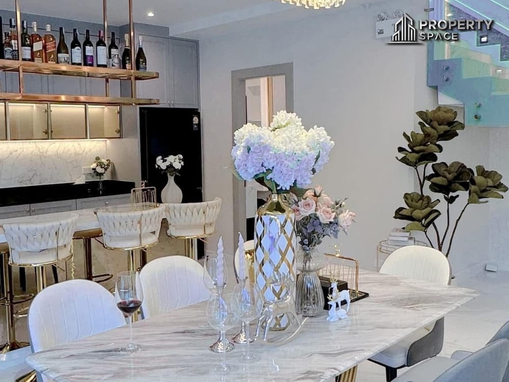 Luxury 4 Bedroom Pool Villa In Jomtien Pattaya For Rent  Image 11