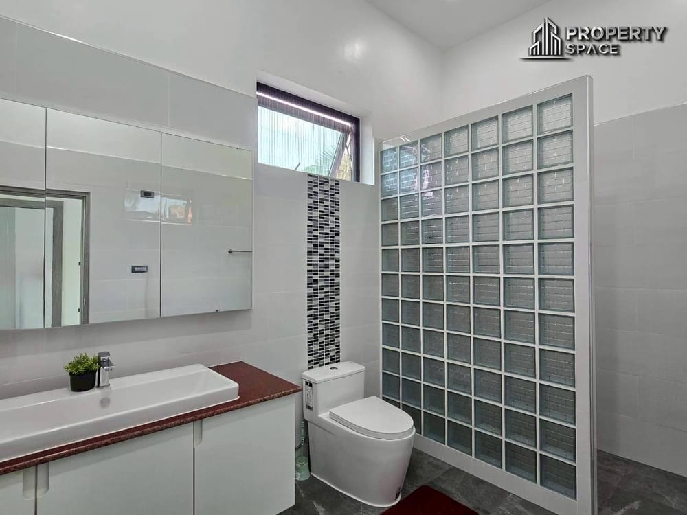 Huge Land 3 bedroom Pool Villa In Mabprachan Lake Pattaya For Sale Image 23