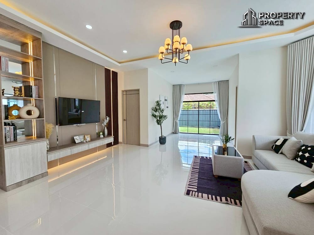 Near International School Spacious 4 Bedroom Pool Villa In East Pattaya For Sale Image 6