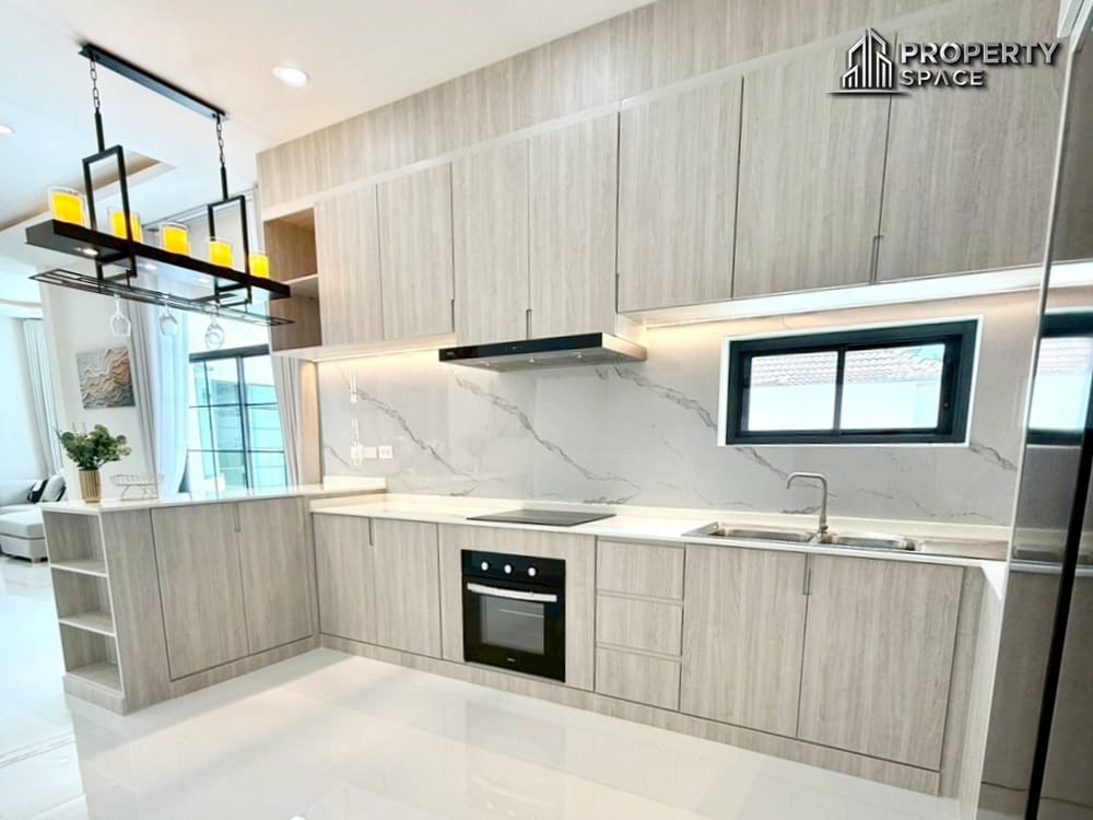 Near International School Spacious 4 Bedroom Pool Villa In East Pattaya For Sale Image 10