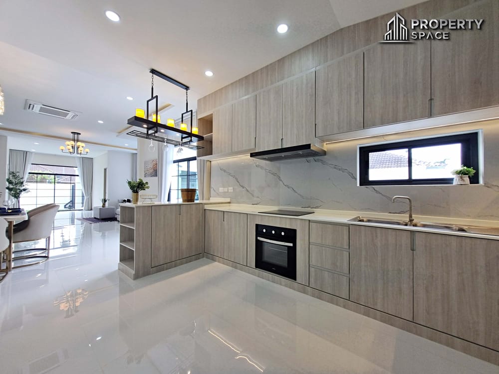 Near International School Spacious 4 Bedroom Pool Villa In East Pattaya For Sale Image 20
