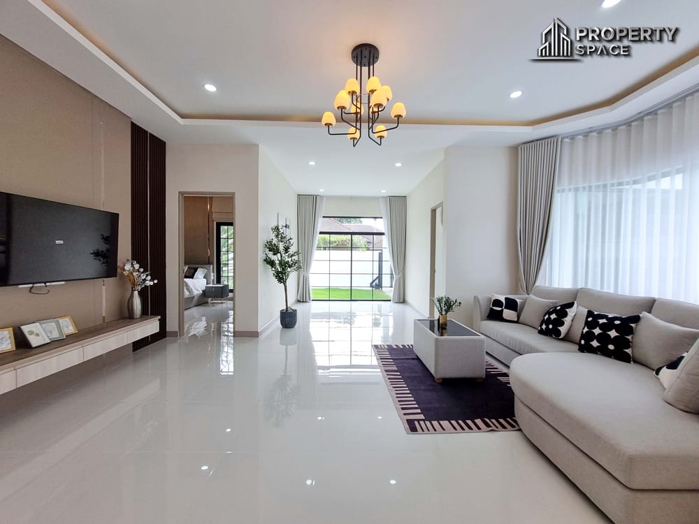 Near International School Spacious 4 Bedroom Pool Villa In East Pattaya For Sale Image 9