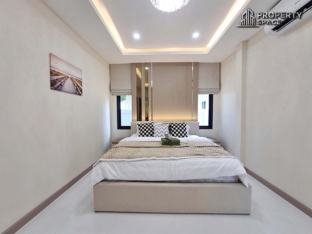 Near International School Spacious 4 Bedroom Pool Villa In East Pattaya For Sale Image 28