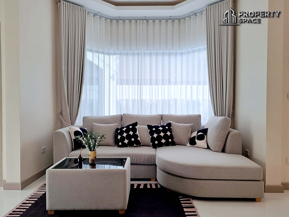 Near International School Spacious 4 Bedroom Pool Villa In East Pattaya For Sale Image 13