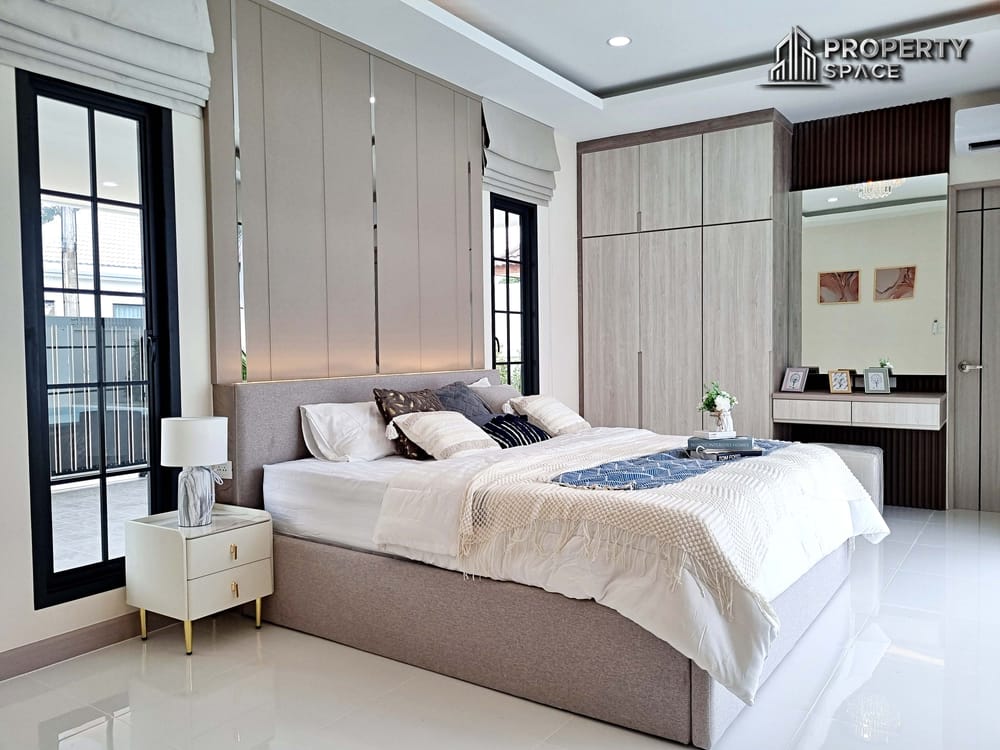 Near International School Spacious 4 Bedroom Pool Villa In East Pattaya For Sale Image 22