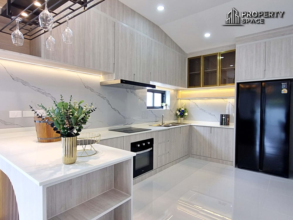 Near International School Spacious 4 Bedroom Pool Villa In East Pattaya For Sale Image 18