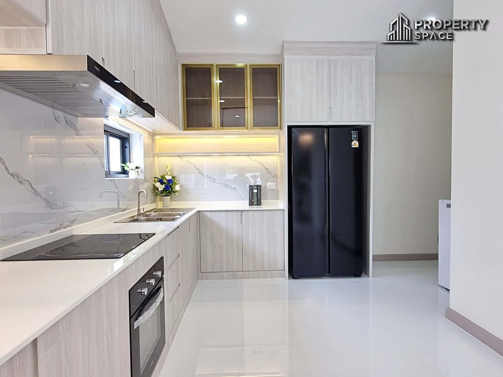 Near International School Spacious 4 Bedroom Pool Villa In East Pattaya For Sale Image 19