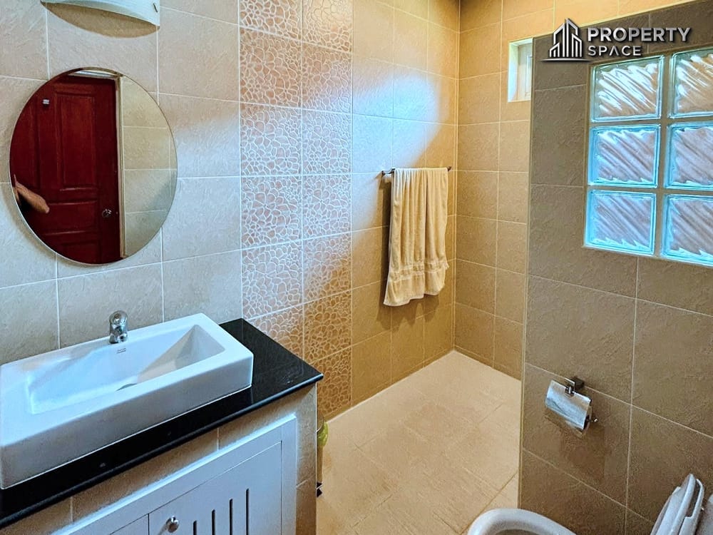 4 Bedroom Pool Villa In Pattaya Near Regent International School For Rent Image 24