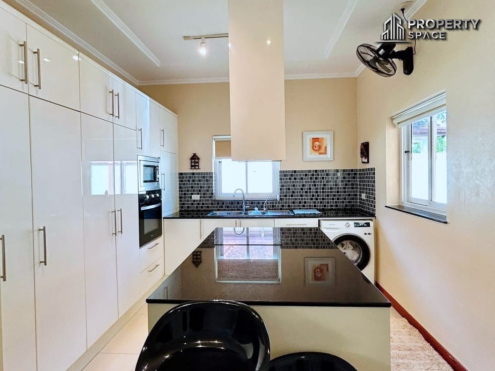 4 Bedroom Pool Villa In Pattaya Near Regent International School For Rent Image 10