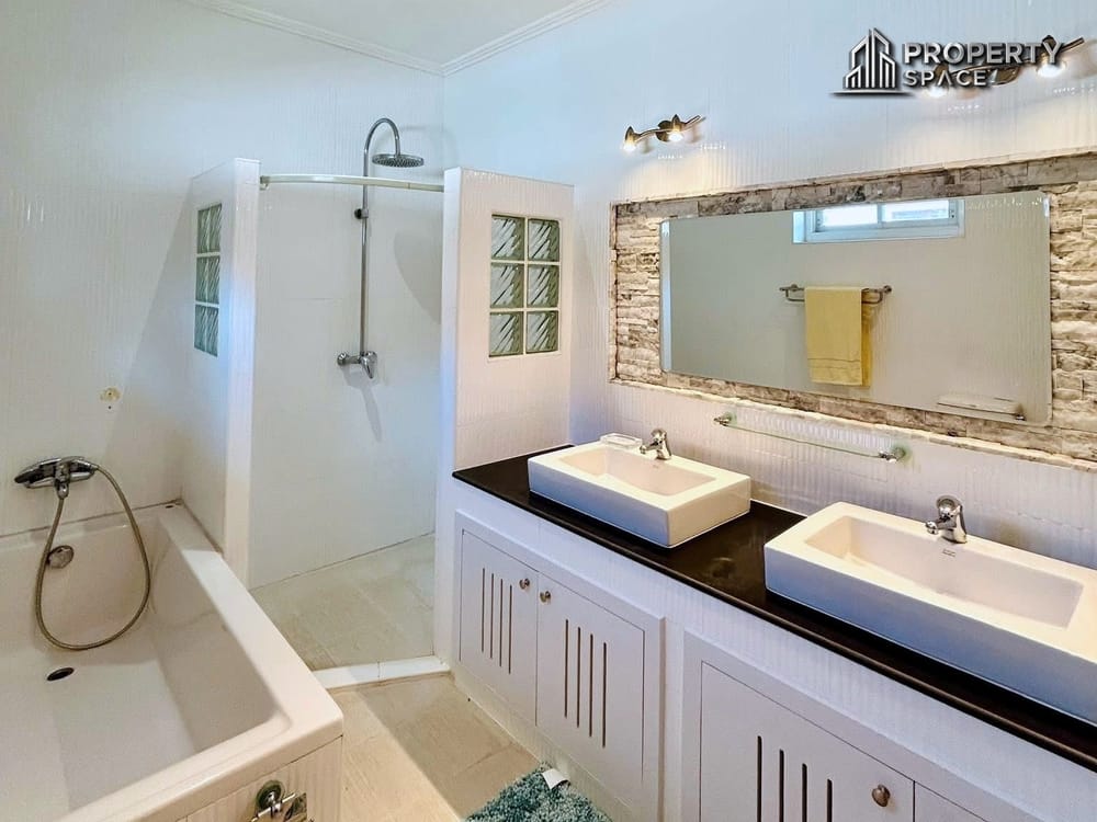 4 Bedroom Pool Villa In Pattaya Near Regent International School For Rent Image 15