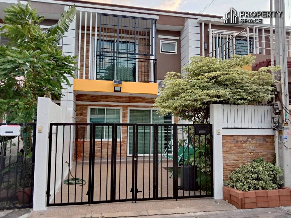 Hot Deal! 2 Bedroom Two Storey Townhouse In Nakluea North Pattaya For Sale Image 1