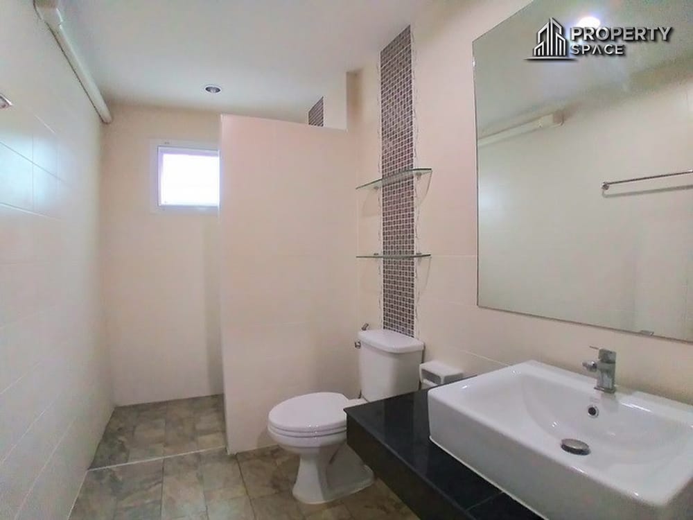 Hot Deal! 2 Bedroom Two Storey Townhouse In Nakluea North Pattaya For Sale Image 13