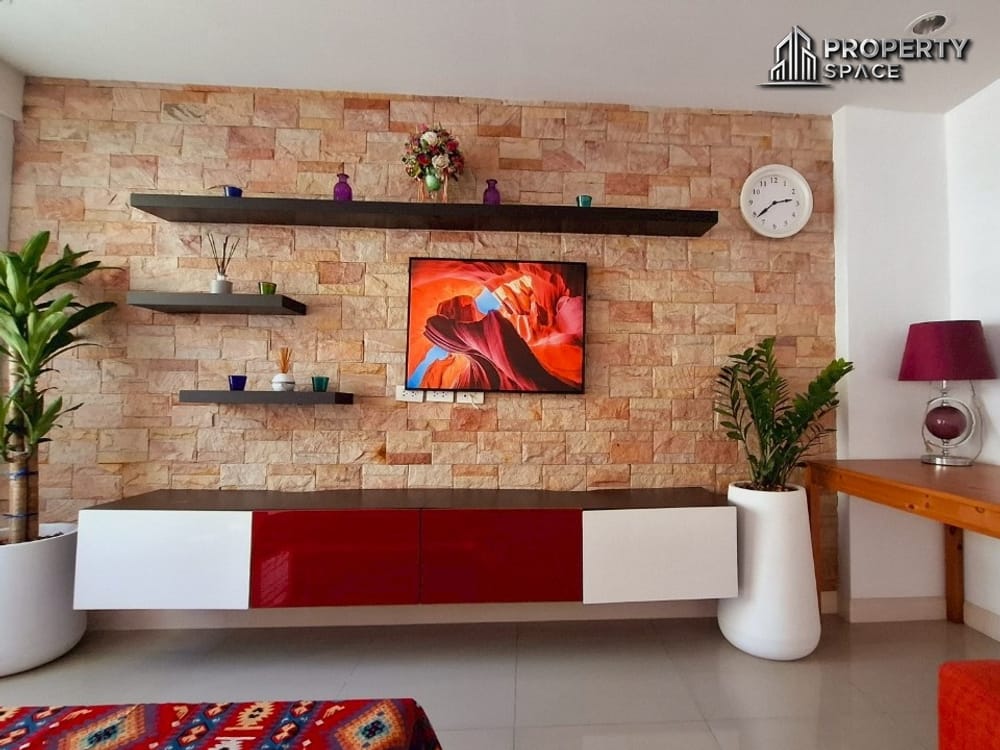 Hot Deal! 2 Bedroom Two Storey Townhouse In Nakluea North Pattaya For Sale Image 5
