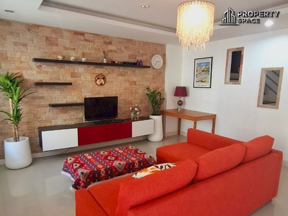 Hot Deal! 2 Bedroom Two Storey Townhouse In Nakluea North Pattaya For Sale Image 4