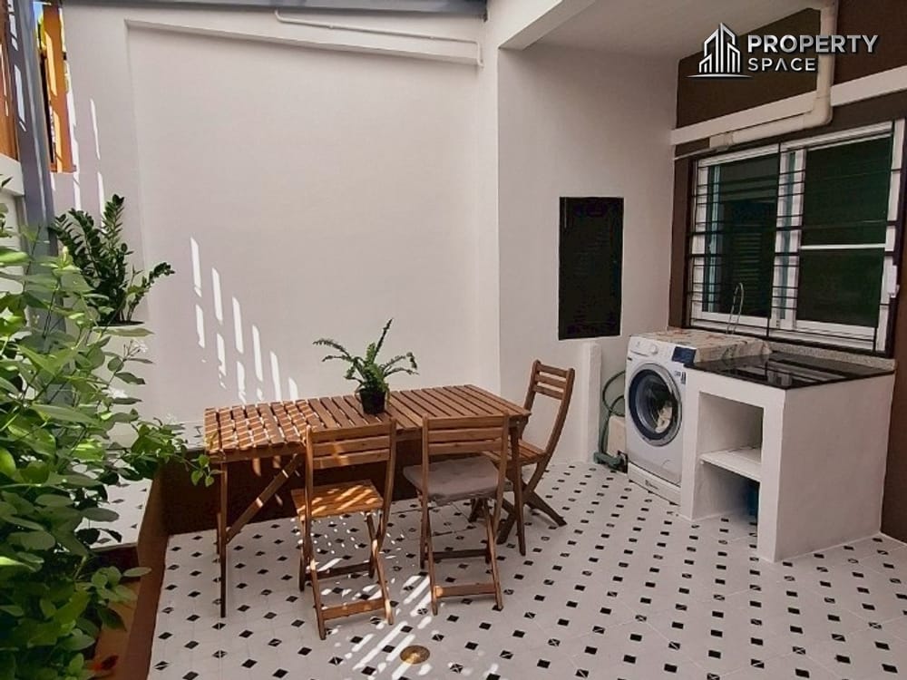 Hot Deal! 2 Bedroom Two Storey Townhouse In Nakluea North Pattaya For Sale Image 10