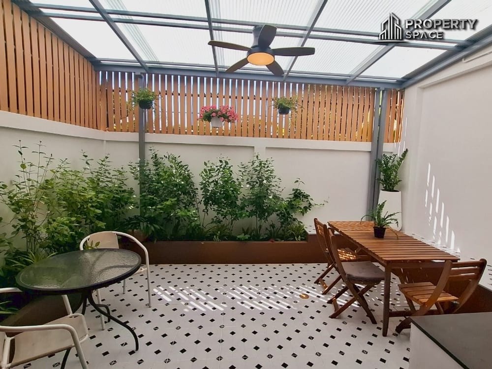 Hot Deal! 2 Bedroom Two Storey Townhouse In Nakluea North Pattaya For Sale Image 9