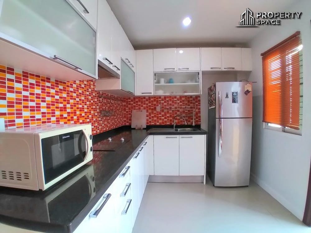 Hot Deal! 2 Bedroom Two Storey Townhouse In Nakluea North Pattaya For Sale Image 9