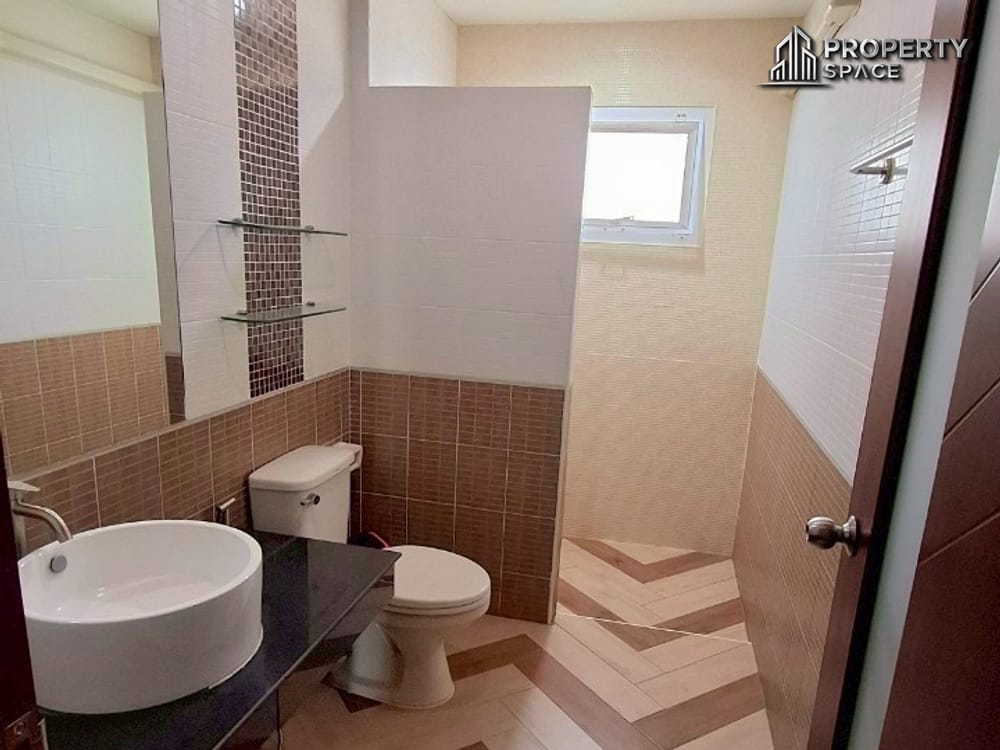 Hot Deal! 2 Bedroom Two Storey Townhouse In Nakluea North Pattaya For Sale Image 15