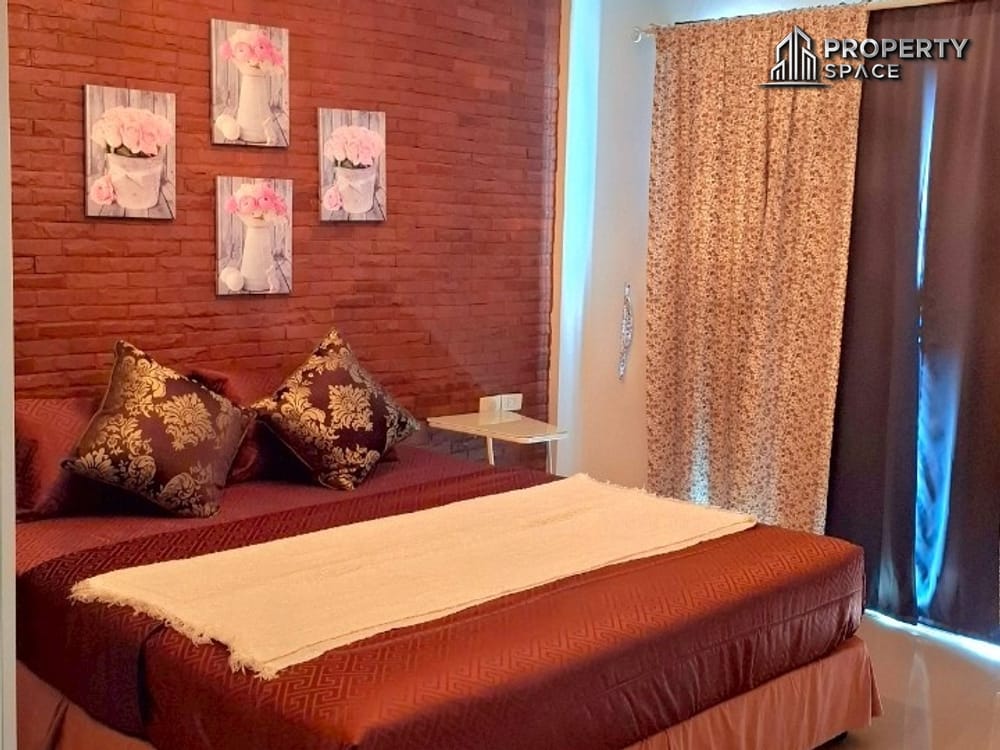 Hot Deal! 2 Bedroom Two Storey Townhouse In Nakluea North Pattaya For Sale Image 12