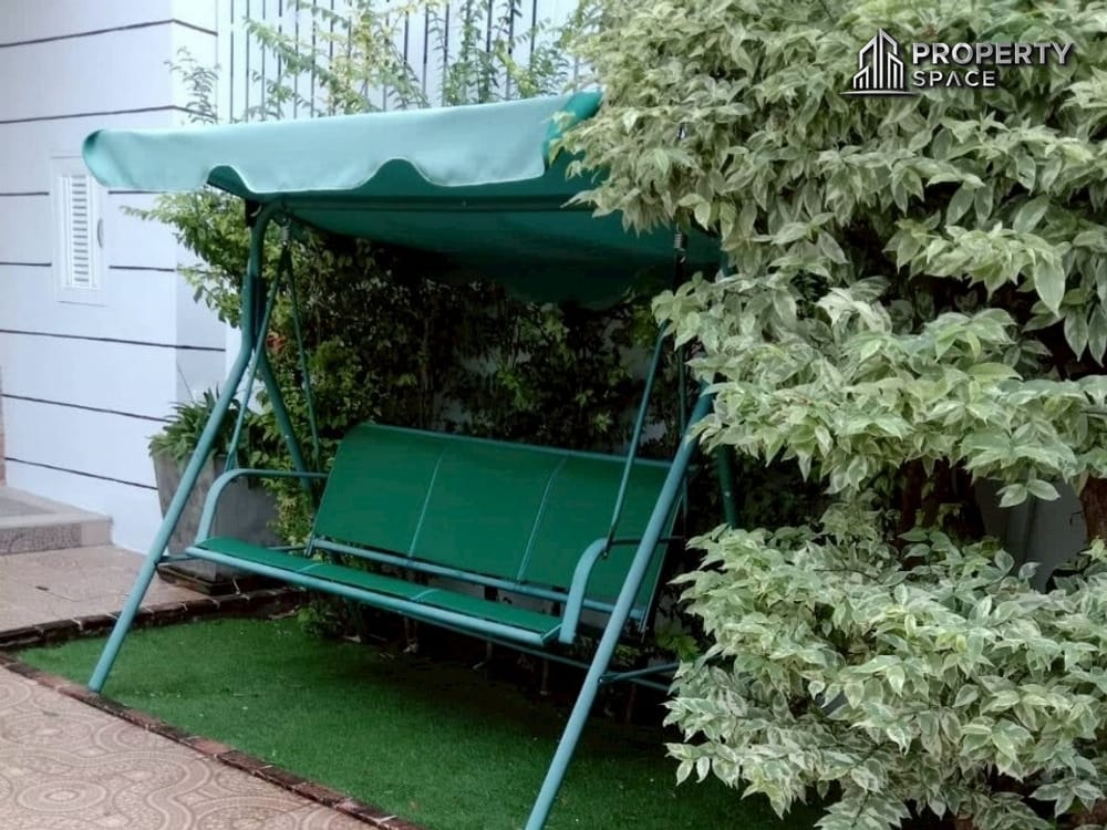 Hot Deal! 2 Bedroom Two Storey Townhouse In Nakluea North Pattaya For Sale Image 19