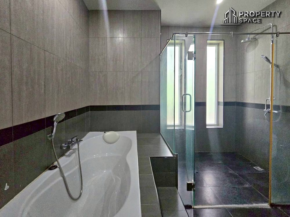 Modern 4 Bedroom Pool Villa In Whispering Palms East Pattaya For Rent Image 20