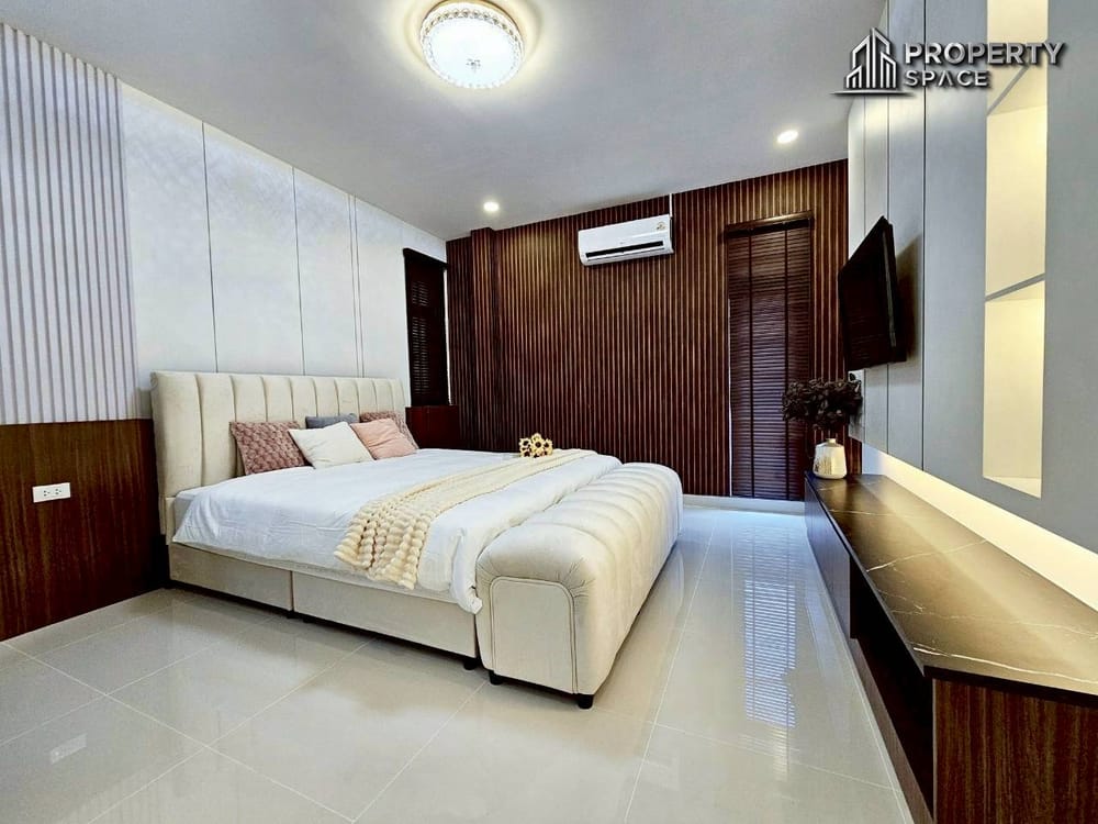 Luxury Newly Renovated 3 Bedroom Pool Villa In Panalee Banna Village For Sale Image 22