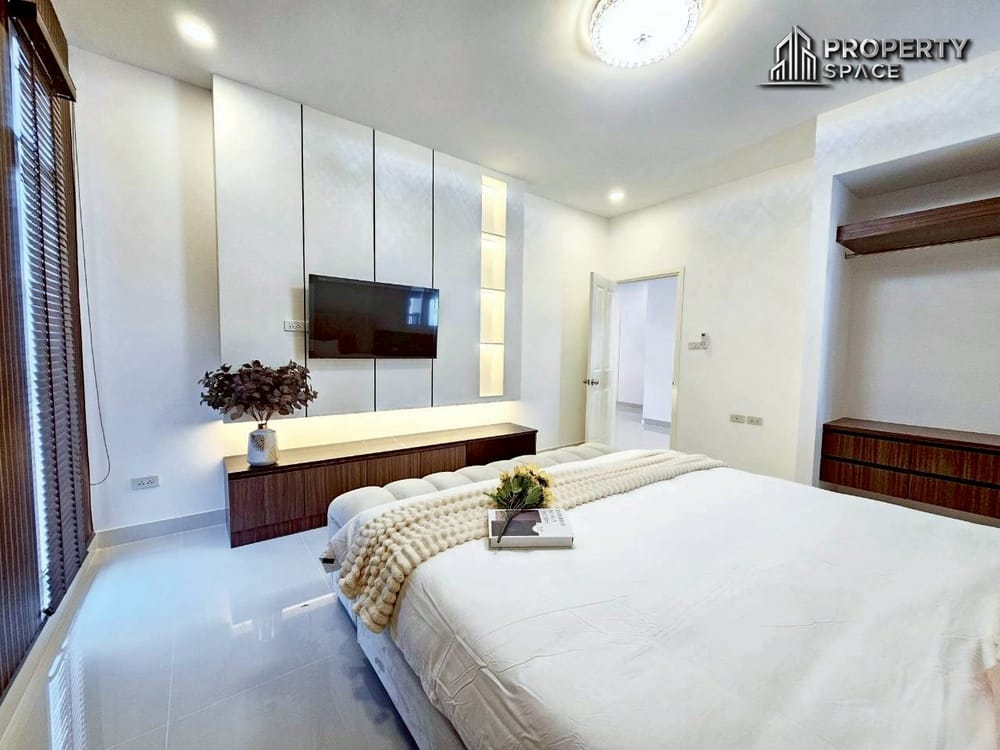 Luxury Newly Renovated 3 Bedroom Pool Villa In Panalee Banna Village For Sale Image 25